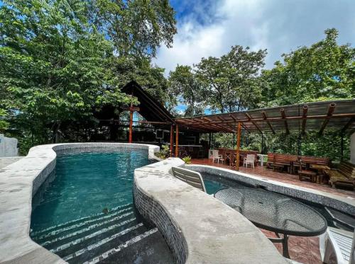 Hotel La Colina in Quepos