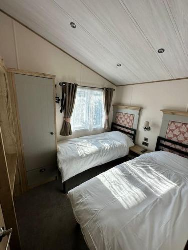 Luxury 6-8 Berth Lodge