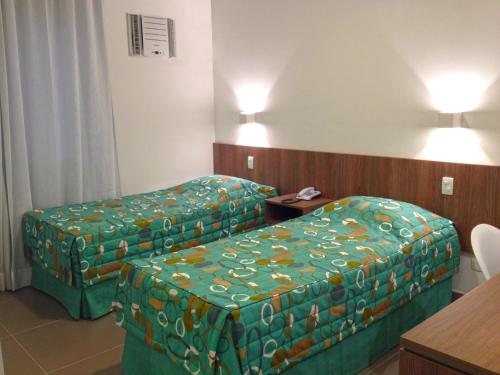 2 twin beds
