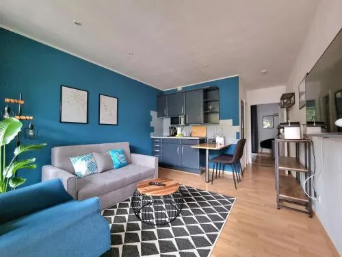 Charysma - Azurro-Suite, urbanes & ruhiges Design, Terrasse, Parkplatz in Hameln, Deutschland