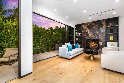5BRM 6Bath Off Sunset in WeHo Villa in Los Angeles, USA