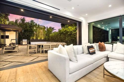 5BRM 6Bath Off Sunset in WeHo Villa in Los Angeles, USA