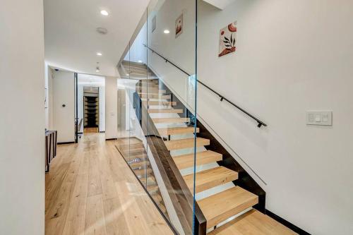 5BRM 6Bath Off Sunset in WeHo Villa in Los Angeles, USA