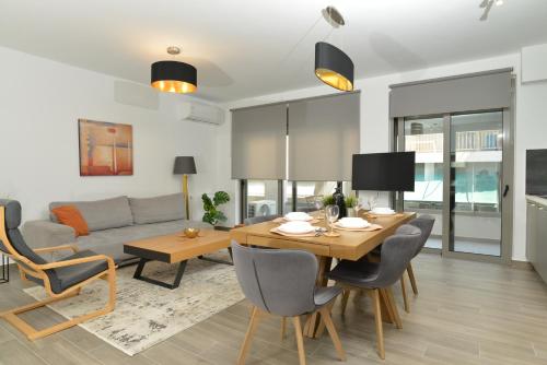 Luxury Suite & Steps to Metro & University & Quiet Center, Atene