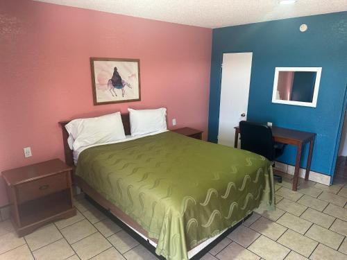 Western Inn Roswell - image 7