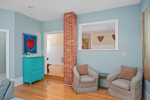Heart Haus-Hot Tub-5 Bks to Main in Fredericksburg, USA