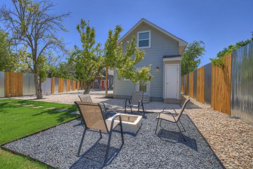 Yellow Door Casita-10 Min to Main St! in Fredericksburg, USA