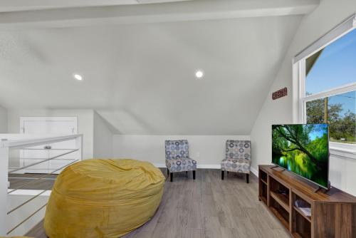 Yellow Door Casita-10 Min to Main St! in Fredericksburg, USA