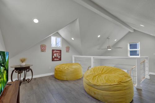 Yellow Door Casita-10 Min to Main St! in Fredericksburg, USA