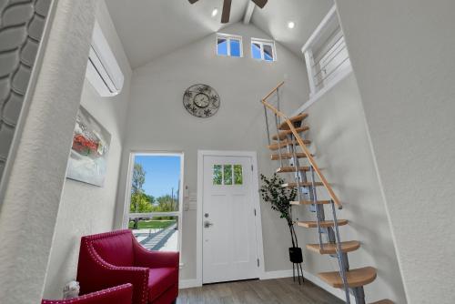 Red Door Movie Lounge Casita in Fredericksburg, USA