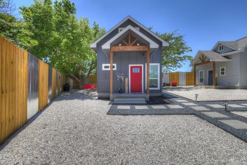 Red Door Movie Lounge Casita in Fredericksburg, USA