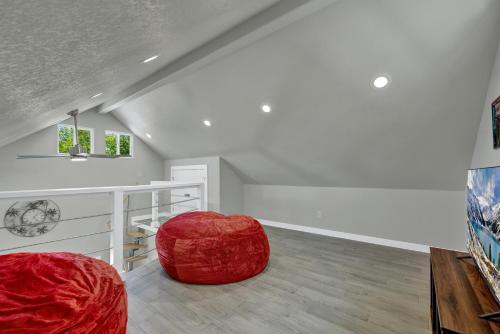 Red Door Movie Lounge Casita in Fredericksburg, USA