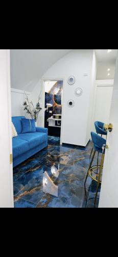 Alex mary home, Naples