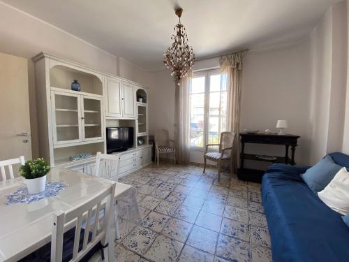 BEAUTIFUL renovated apartment ,NEXT TO THE BEACH ! AIR-C, FREE PARKING!, Nizza