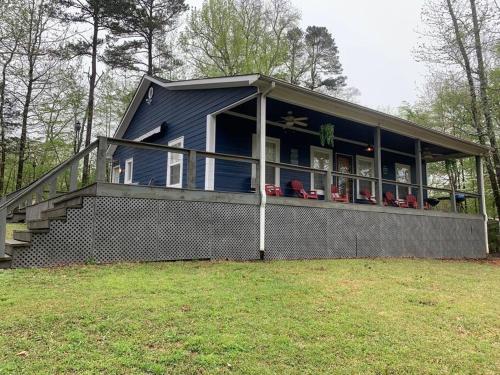 . Charming and Comfy Cabin in the Heart of Pickwick!