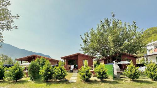 Hurmalık Apart Evleri-Very Close to the Sea Large Garden Bungalow with Barbecue and Swing