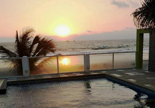 Playa, piscina, garaje, cocina y wifi. SuiteMC