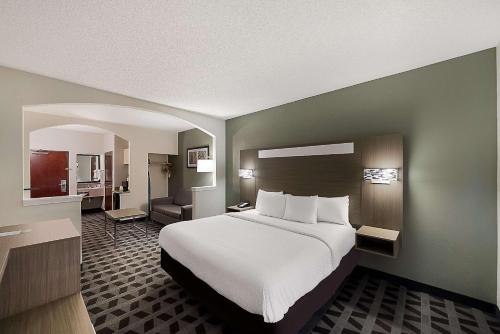 Quality Inn & Suites DFW Airport South