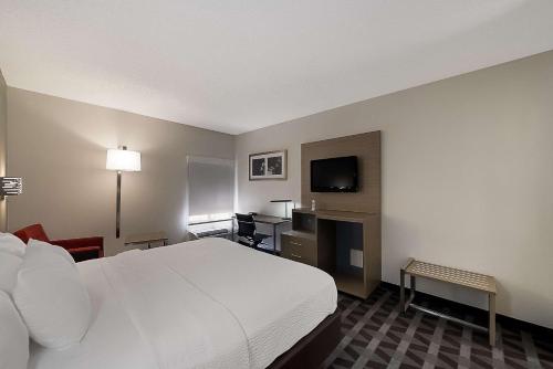 Quality Inn & Suites DFW Airport South