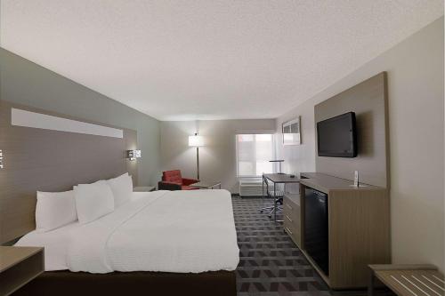 Quality Inn & Suites DFW Airport South