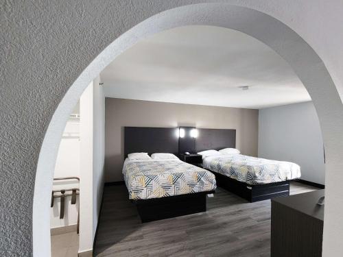 1 king bed, 2 double beds