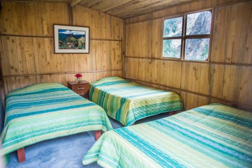 3 twin beds