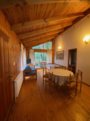 2 bedrooms, 5 beds