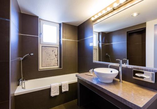 2 bedrooms, 3 beds