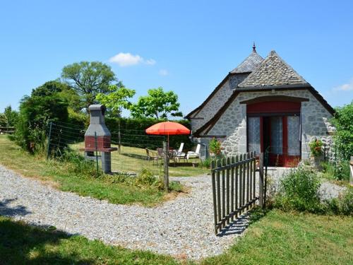 Charmante maison avec jardin, 3 pers, proche randonnées et sites touristiques - FR-1-742-40 gîte à louer Ladinhac