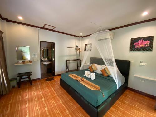 Khao Sok River & Jungle Bungalow