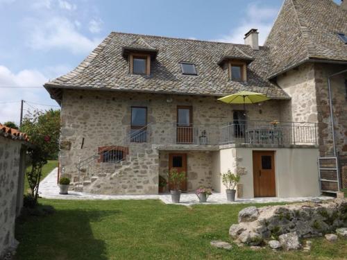 Maison de caractère avec jardin, cheminée et wifi en Châtaigneraie cantalienne - FR-1-742-261 gîte à louer Saint-Paul-des-Landes