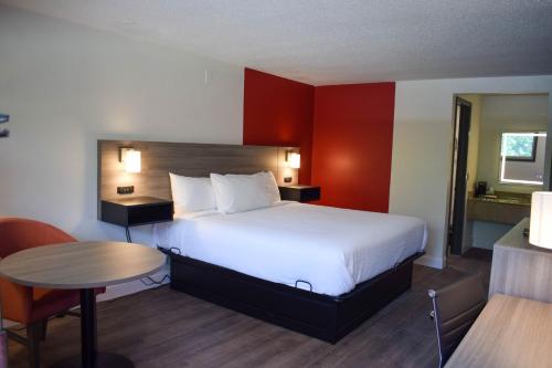 Ramada by Wyndham Cleveland Airport West - image 4