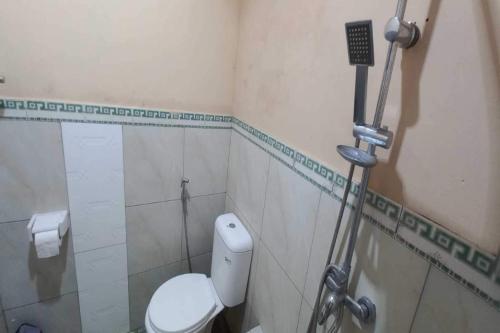 Bathroom, OYO 93011 Hotel Griya Lestari Pati 2 in Pati