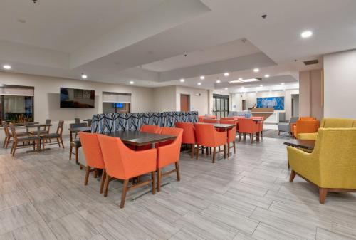 Holiday Inn Express Hotel & Suites Shakopee, an IHG Hotel