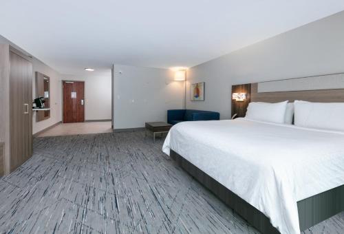 Holiday Inn Express Hotel & Suites Shakopee, an IHG Hotel