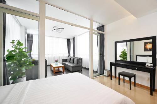 Pearl Central Hotel- Near Nguyen Hue street