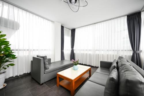 Pearl Central Hotel- Near Nguyen Hue street