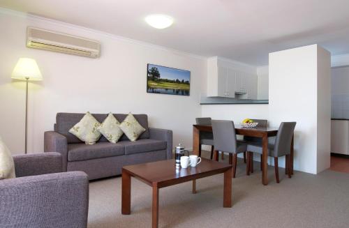 Kitchen, Club Wyndham Port Stephens in Salamander Bay