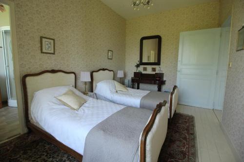 2 twin beds