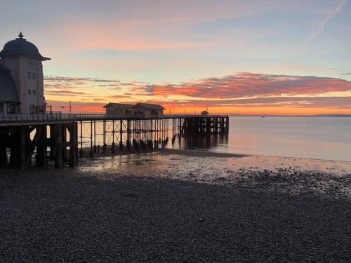 The Little Lodge - seaside town of Penarth nr Cardiff