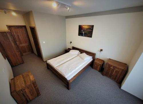 1 double bed, 1 twin bed