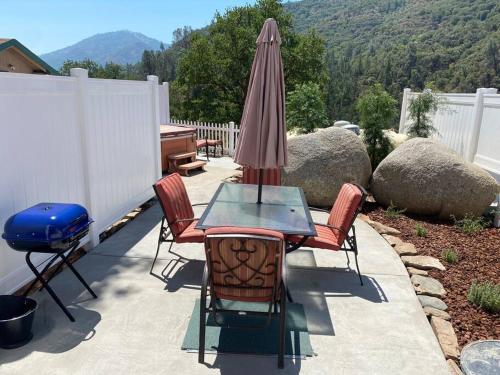 Eagle Nest River Views Hot Tub Games Sleeps 6 in Ahwahnee (CA)