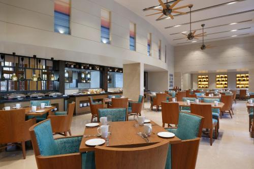 餐廳, 果阿卡蘭古特萬豪萬楓飯店 (Fairfield by Marriott Goa Calangute) in 果阿邦