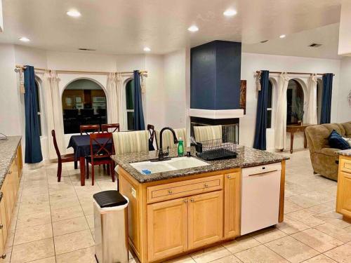 Peacock Suite Hot Tub Sleeps up to 4 Bbq in Ahwahnee (CA)