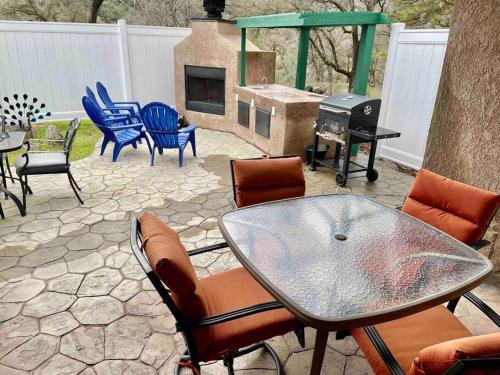 Peacock Suite Hot Tub Sleeps up to 4 Bbq in Ahwahnee (CA)
