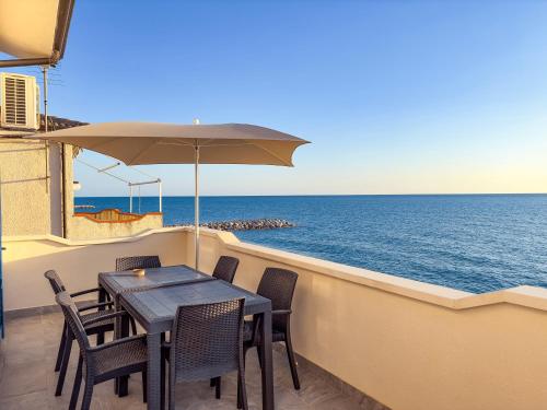  Appartamento Fronte Spiaggia con Terrazza Vista Mare in Bonifati