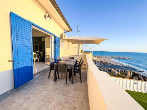  Appartamento Fronte Spiaggia con Terrazza Vista Mare in 87020 Bonifati