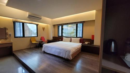 1 queen bed