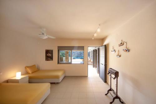 1st Floor / Crystal View Villa