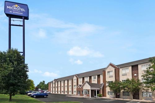 Microtel Inn & Suites by Wyndham Florence/Cincinnati Airpo - image 10